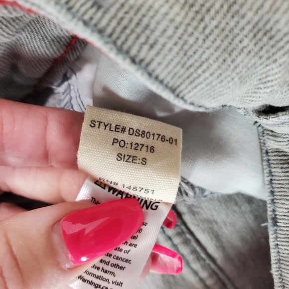 Toast Jeans Women's Gray Frayed Hem High Rise Shorts Size Small NWT - Picture 8 of 9